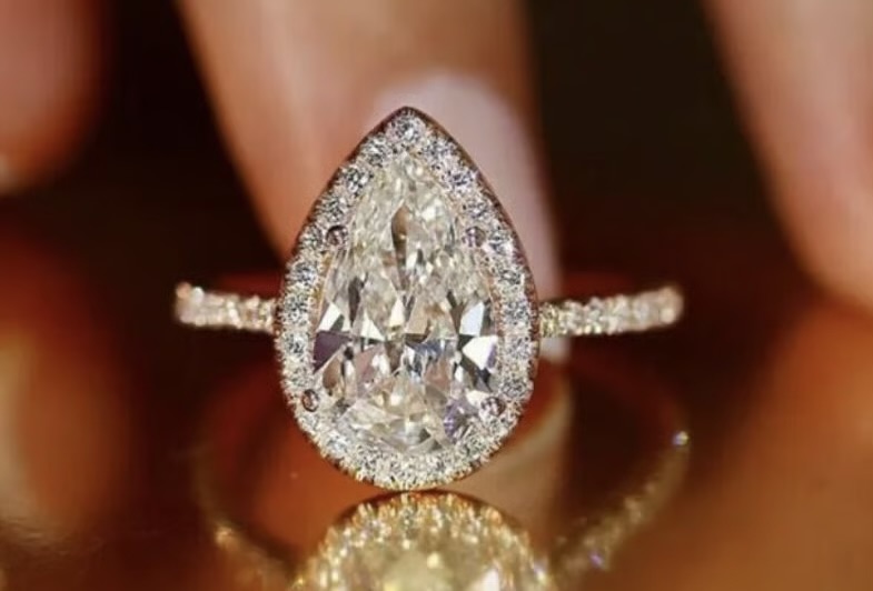 Pear-Shaped Diamond Ring